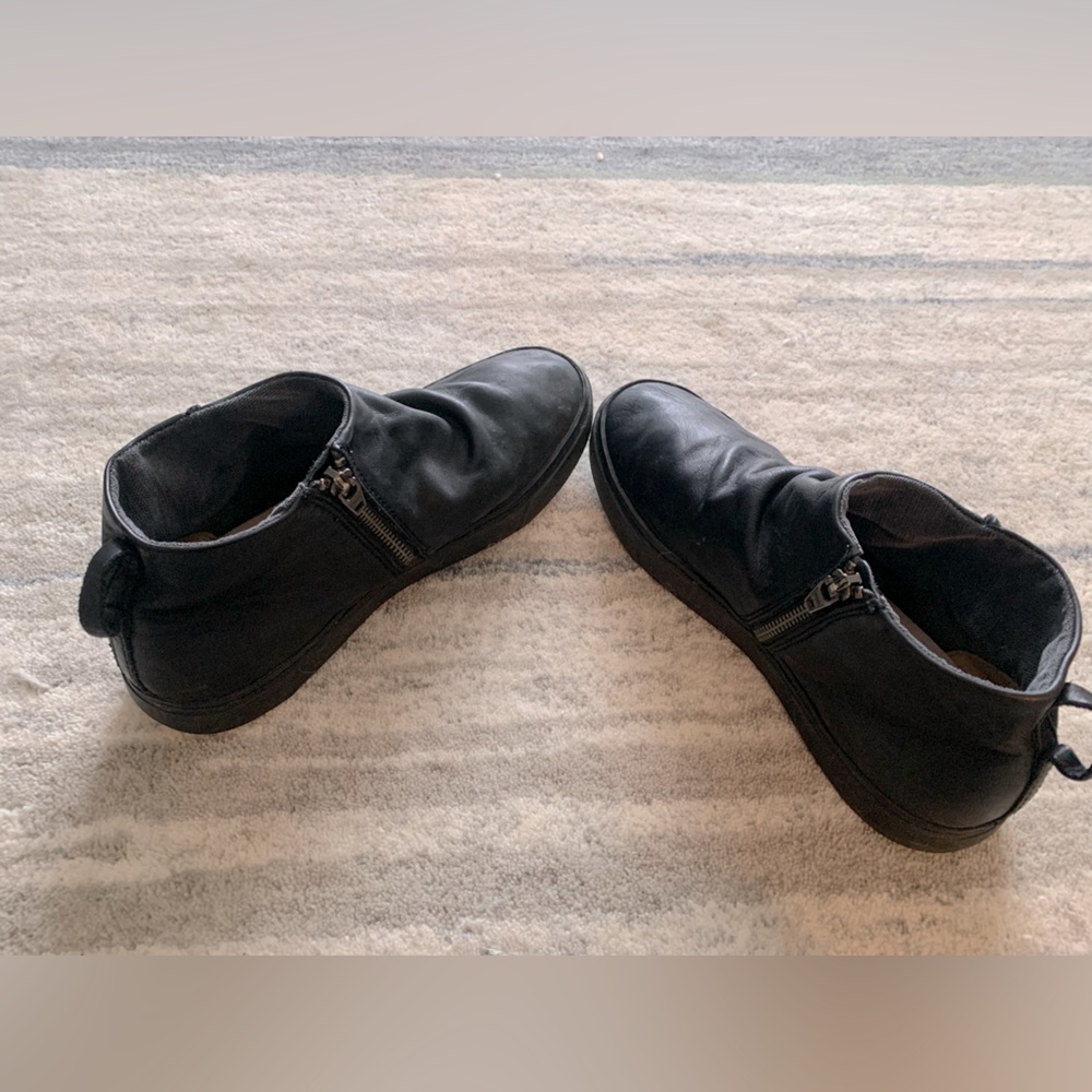 Satorisan size 39 black booties